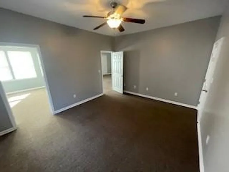 809 E Thomas St — Photo 12