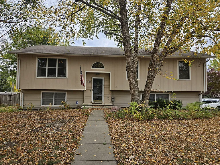801 Gillespie Dr — Photo 1