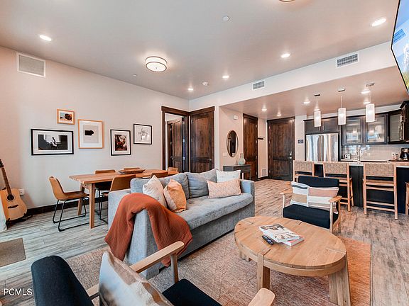 5th image of 3703 Blackstone Dr #107
