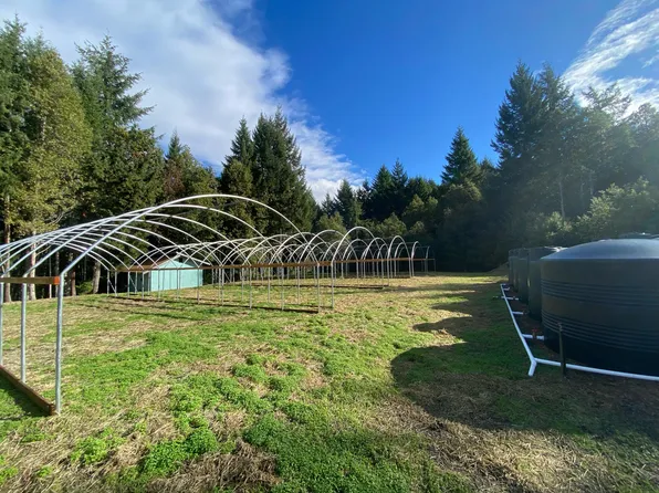 13 Little Larabee Creek Rd, Bridgeville, CA 95526
