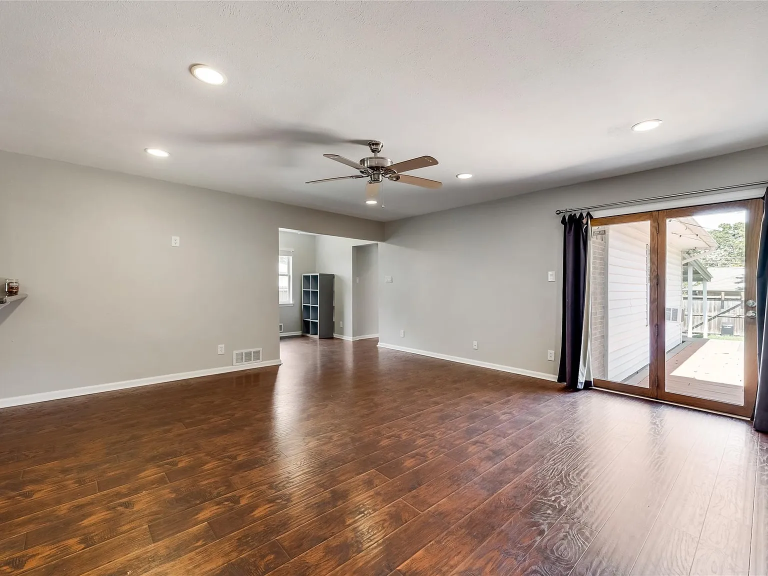 4 bed, 1924 sqft, $3,395 — Photo 4