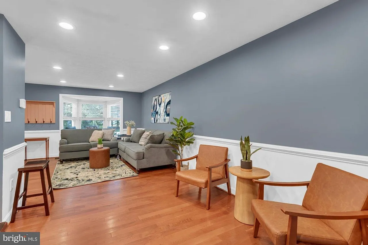 4 bed, 2348 sqft, $3,750 — Photo 4