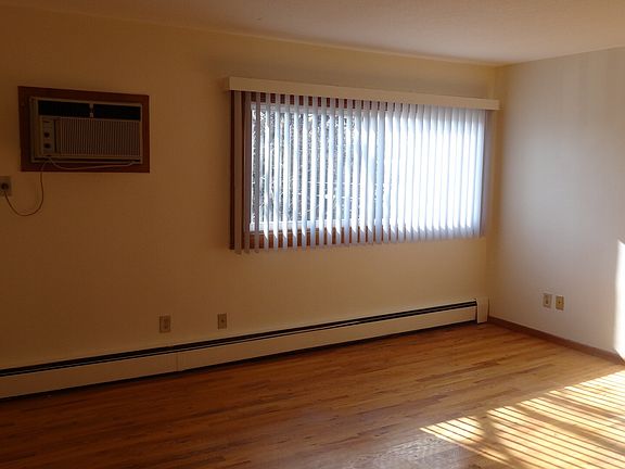4th image of 804 6th St NW APT 15