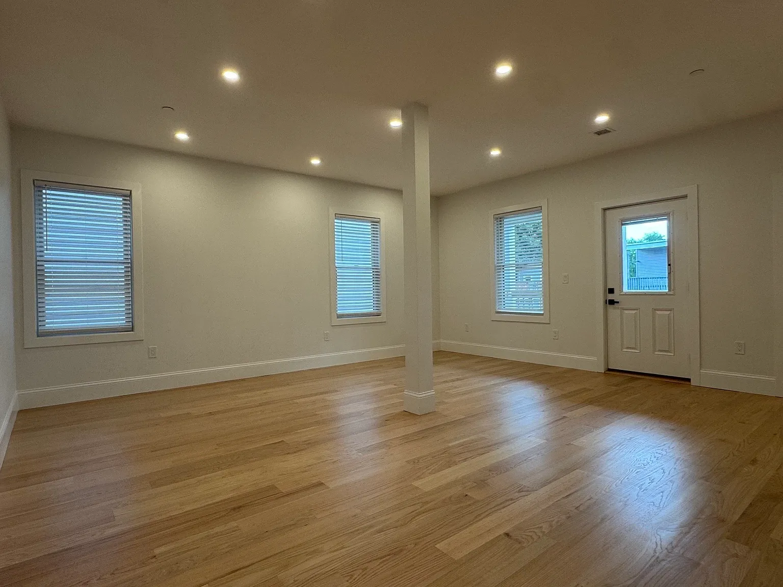 3 bed, 2.0 bath, 1100 sqft, $3,795 — Photo 4