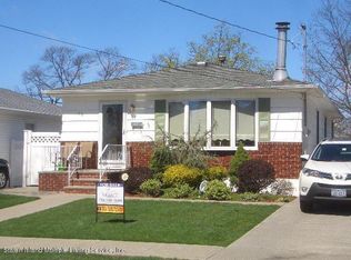 93 Nahant St, Staten Island, NY 10308