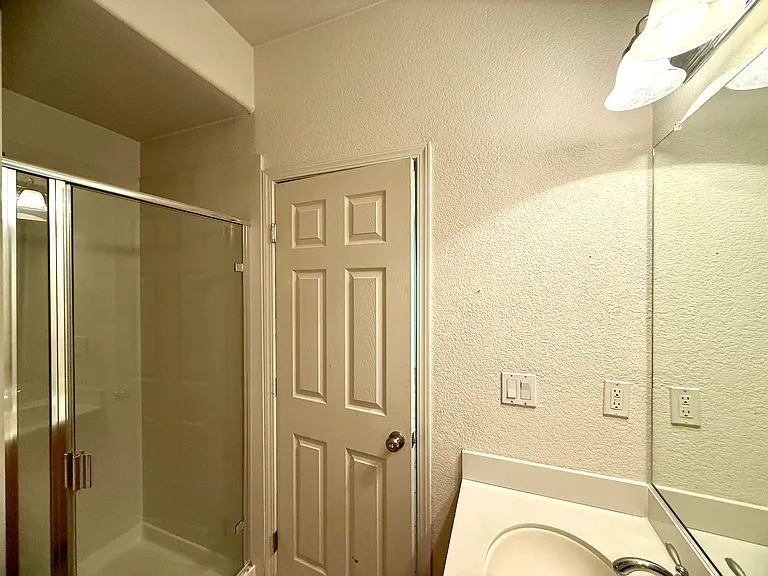 457 Effie Ct — Photo 4