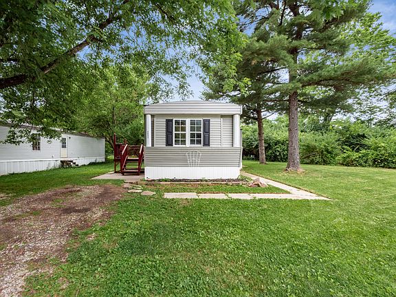 3rd image of 8653 Hollyhock Ln