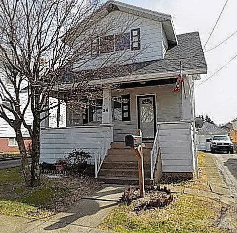 34 Leslie St photo 1