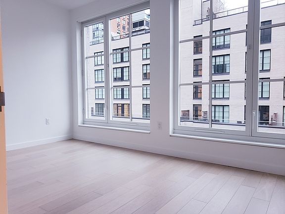 3rd image of 535 W 43rd St APT S12d