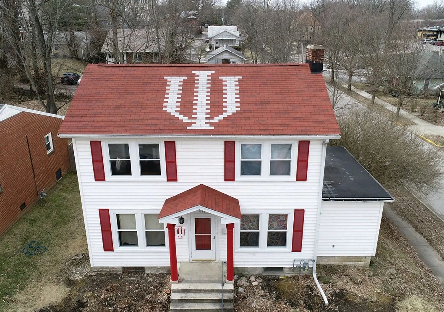 LARGE 5 Bed/2Bath Hoosier-style home close to campus — Photo 1