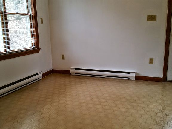 1st floor dining area