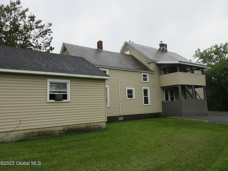 2nd image of 372 Dike Road #4