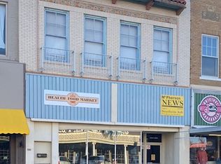 104 1/2 N Main St APT B-1, McPherson, KS 67460