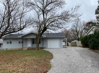 2838 N Kellett Ave, Springfield, MO 65803