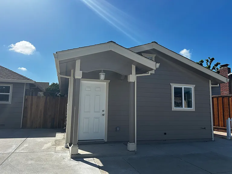 303 Hushbeck Ave #A — Photo 1