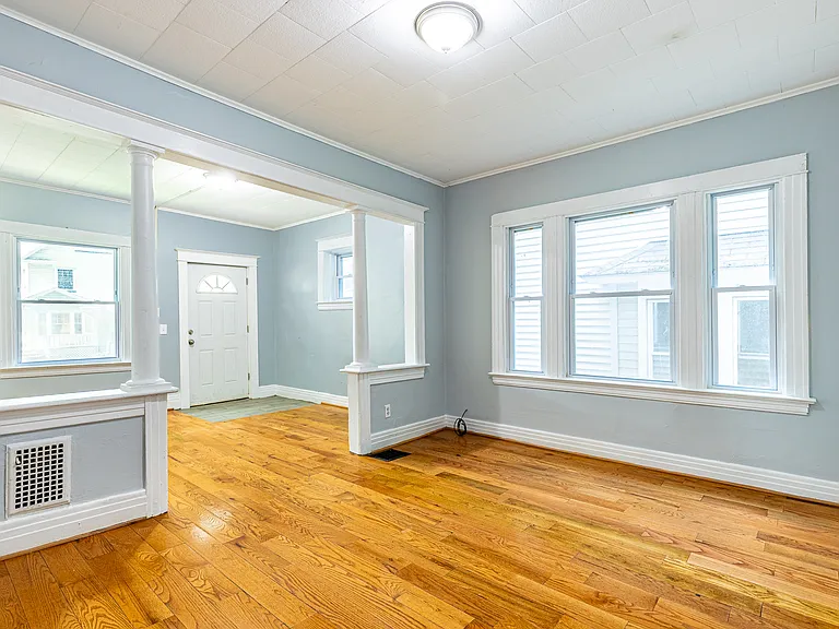 437 Cottage St — Photo 11