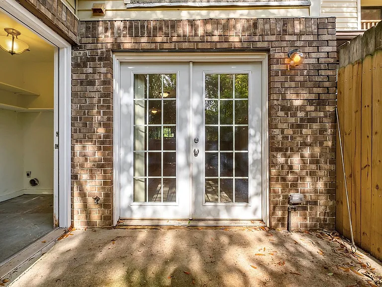 Wren Hollow Dr — Photo 3