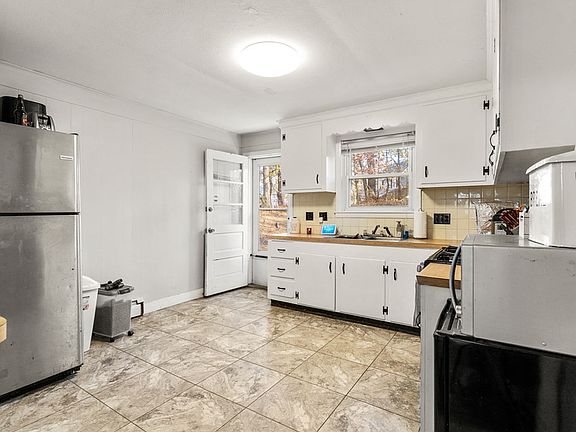 5th image of 115 Blossom St #1