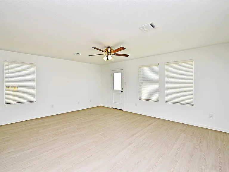 10218 Prairie Dunes Ln — Photo 6