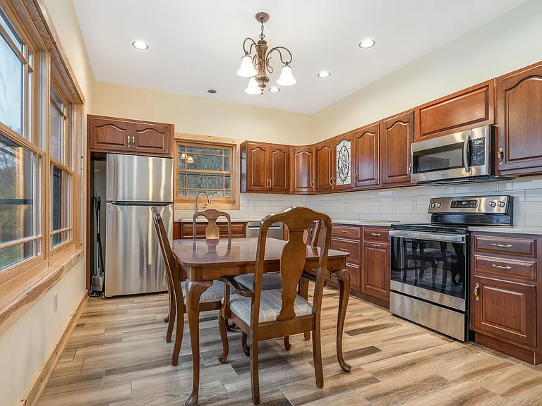 13 Johnston Dr — Photo 14