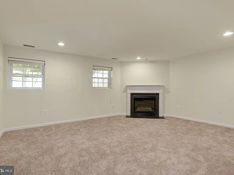21588 Bankbarn Ter — Photo 16
