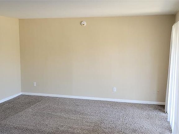 4th image of 5625 Antoine Dr #1512