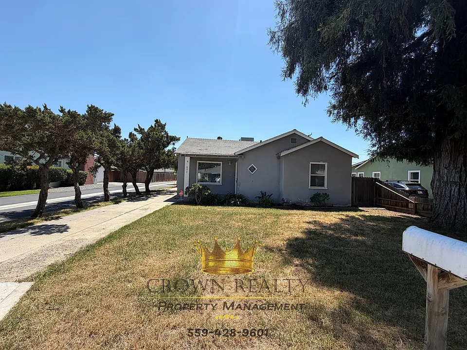 893 E Academy Ave