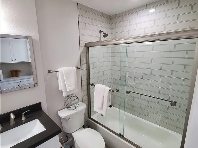 1562 Ebers St #1562 — Photo 7