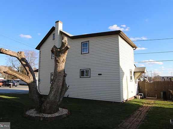 3rd image of 413 Vine St
