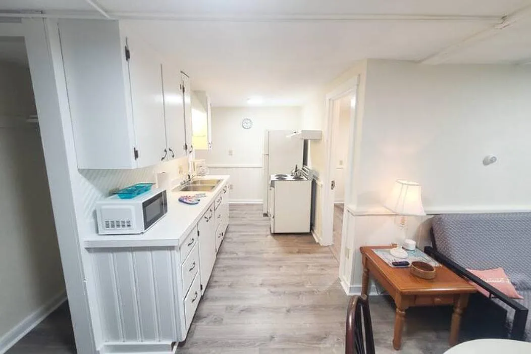 10 Hillcrest Ave — Photo 1