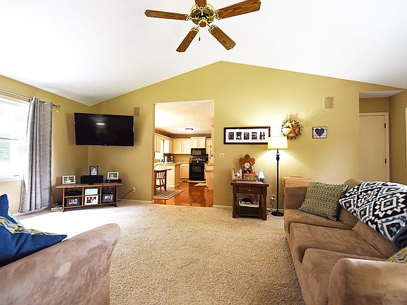 3rd image of 209 Pringle Dr