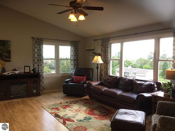 3rd image of 4104 Hearthside Dr