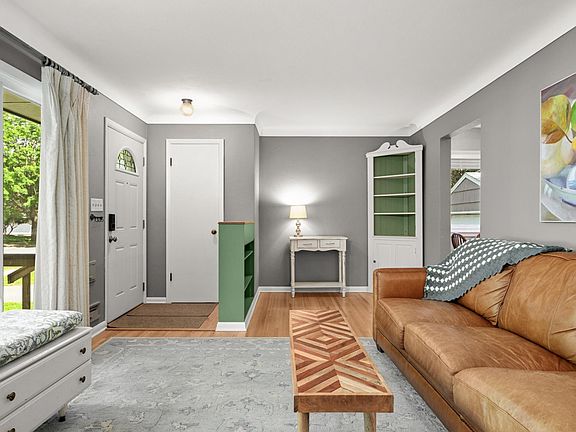 4th image of 1304 Hall Ave