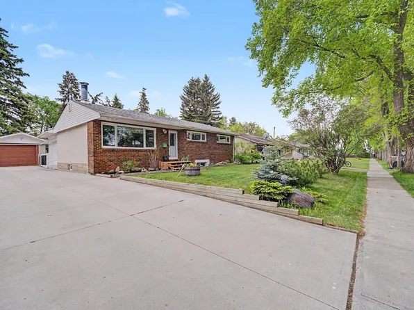 37 Sunnyside Cres, Saint Albert, AB T8N 0J4