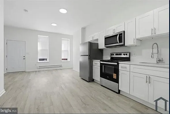 2528 Page St — Photo 3