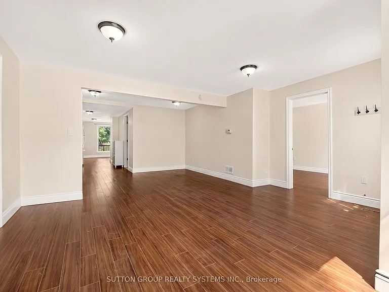 2082 Lilac Dr — Photo 4