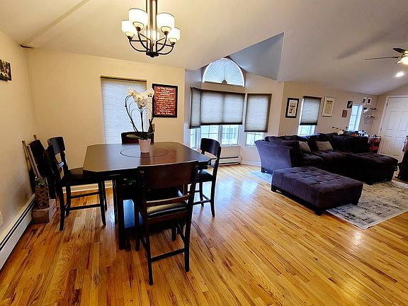 2nd image of 10226 Davenport Ct