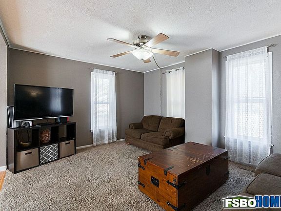 4th image of 302 E 1st Ave