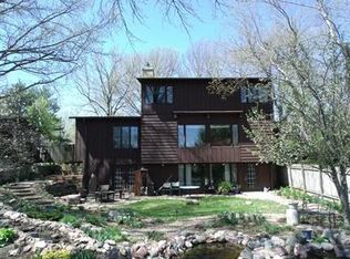 1950 Manor Cir, Grinnell, IA