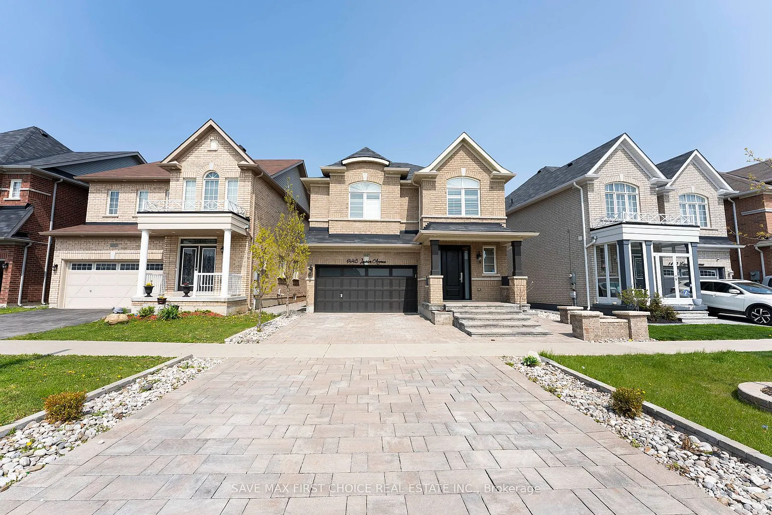 1445 Laurier Ave photo 1