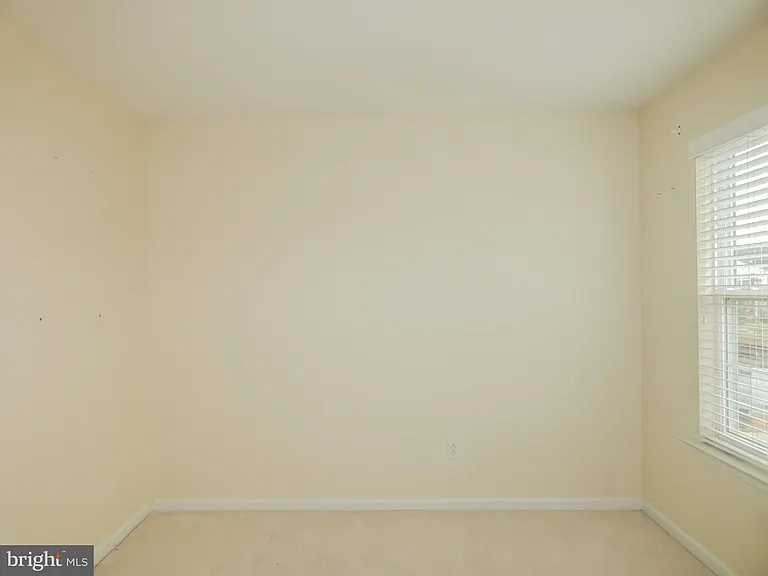 2105 Lexington Mews — Photo 34