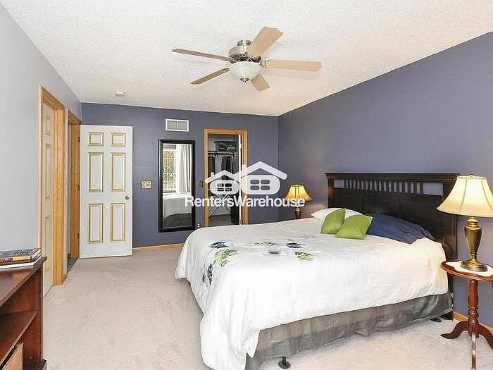 9585 Queensland Ln N — Photo 6