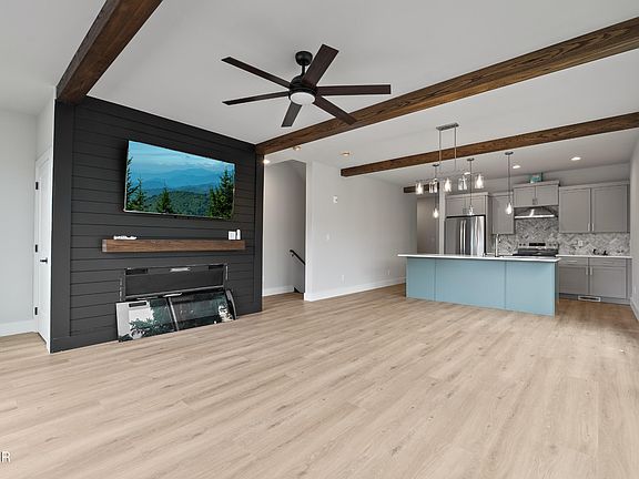 4th image of 215 Circle Dr Unit 12