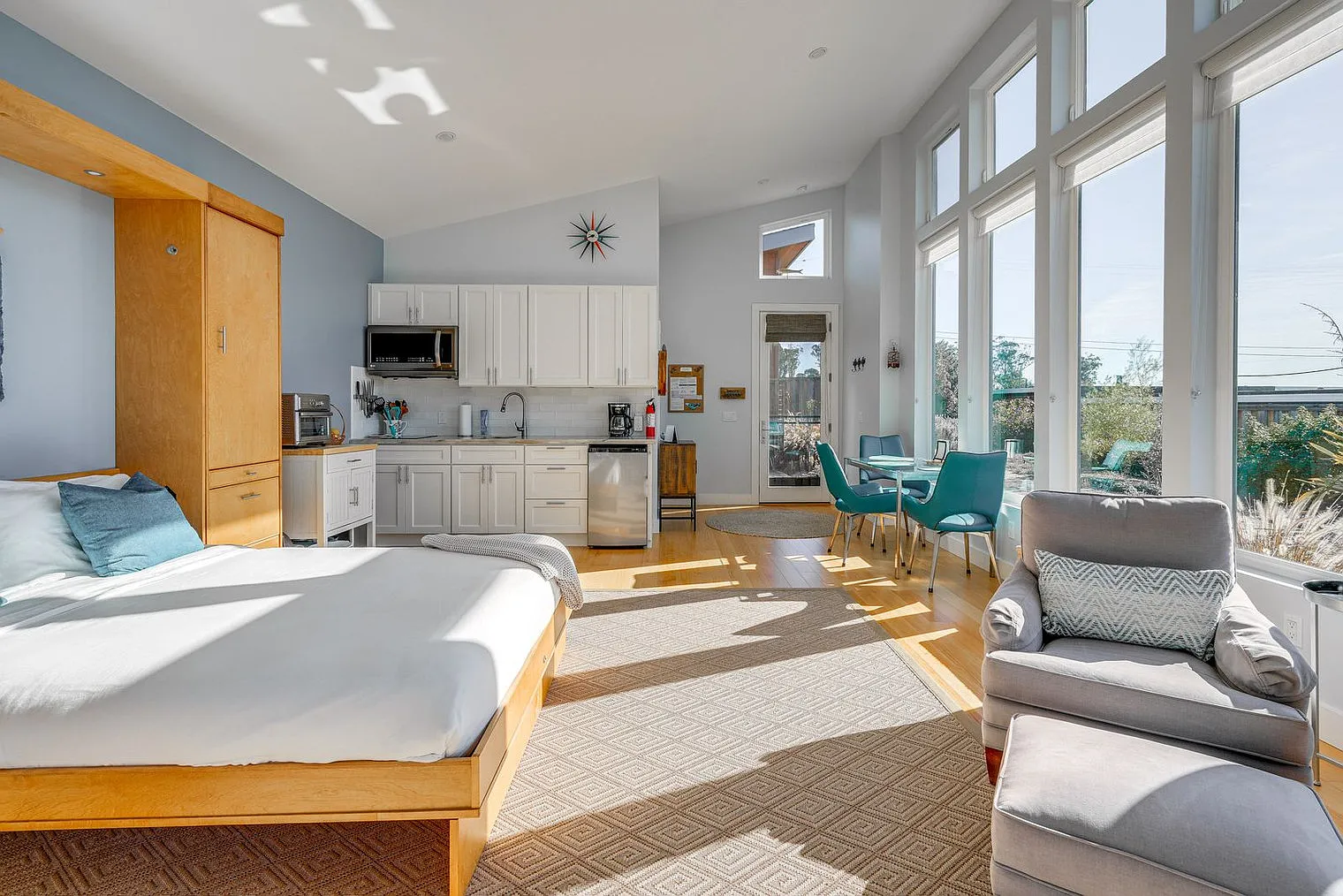 Studio, 1.0 bath, 441 sqft, $3,999 — Photo 4