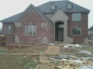 19275 Elkhound Dr, Macomb, MI 48044