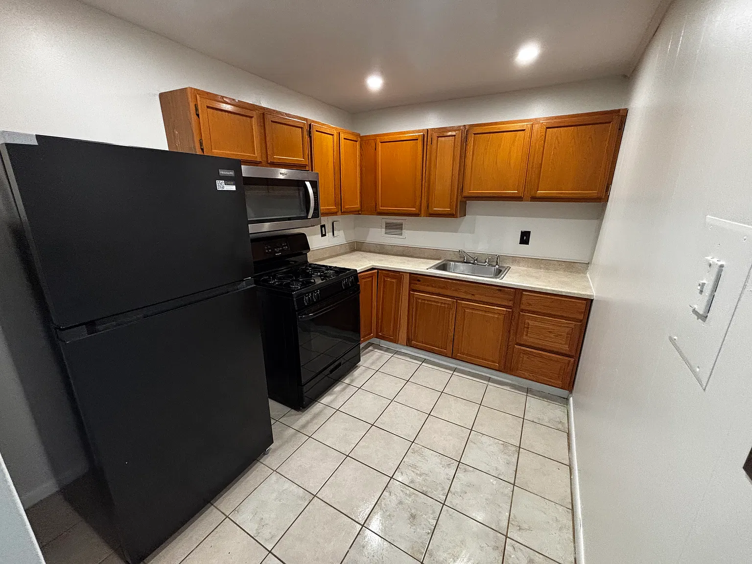 1 bed, 748 sqft, $1,600 — Photo 2