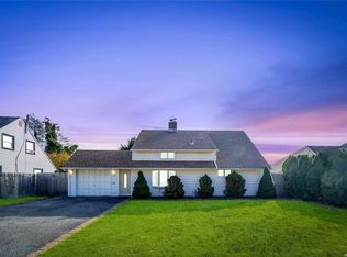 19 Coppersmith Rd, Levittown, NY 11756