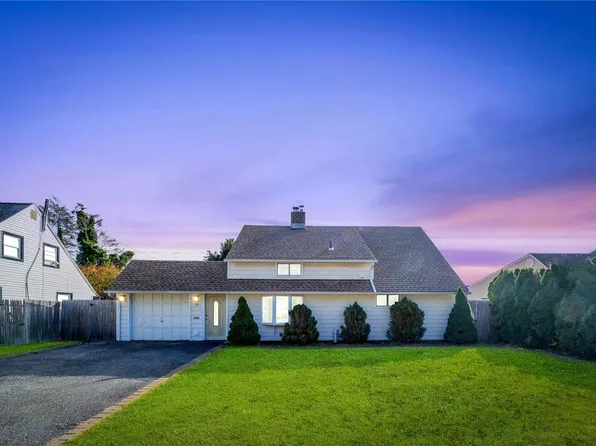 19 Coppersmith Road, Levittown, NY 11756