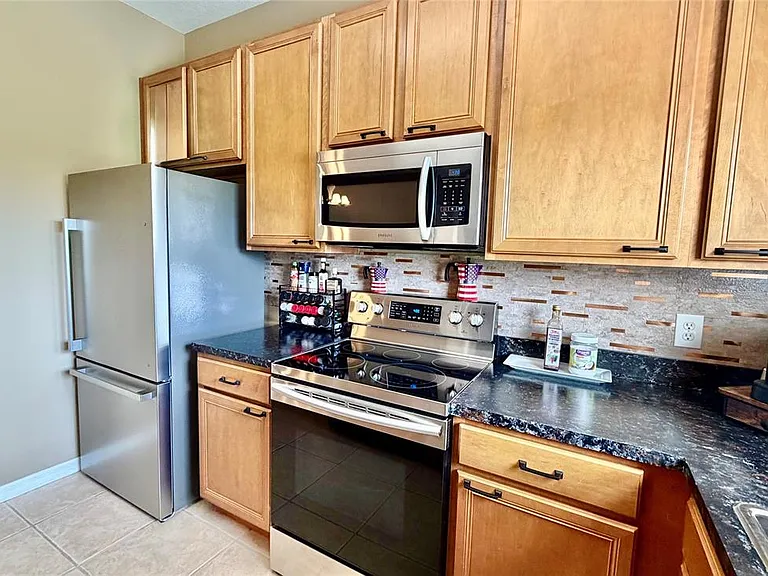 1720 Retreat View Cir — Photo 11