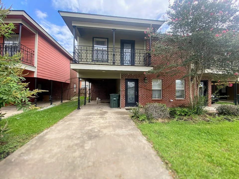 349 E Sale Rd